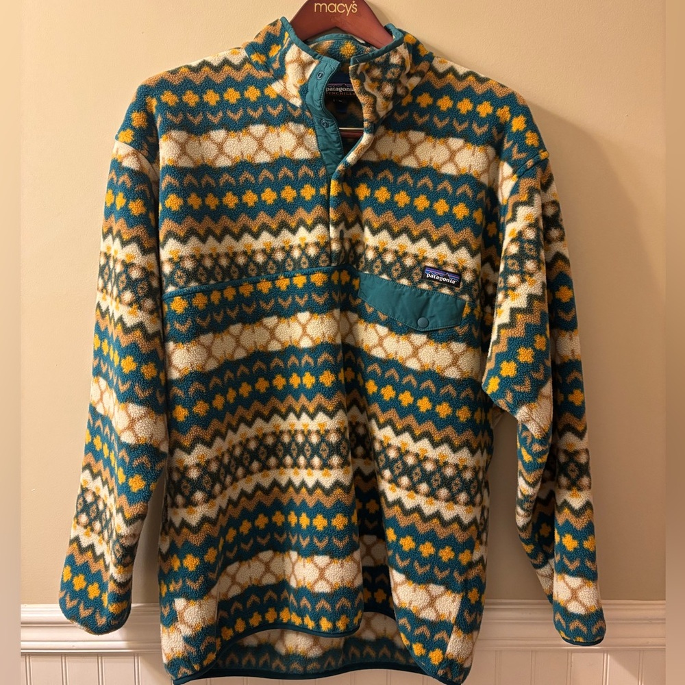 Patagonia Printed Synchilla Snap-T Pullover in the "Cliff: Arbor Green" patter